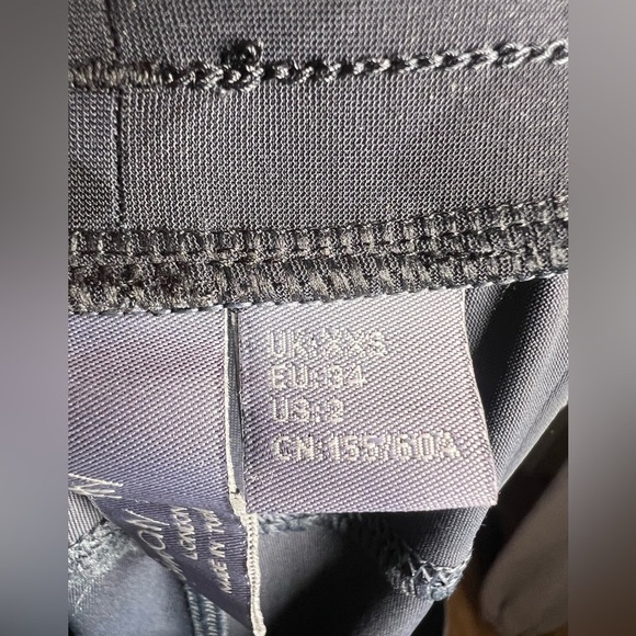 Sweaty Betty [Small Explorer Trouser in Black Tonal Camo‎.  Size 2 - Picture 9 of 10